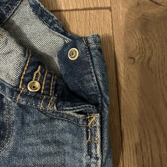 Baby Old Navy Jean short overalls. Size 0-3 months - Picture 3 of 4